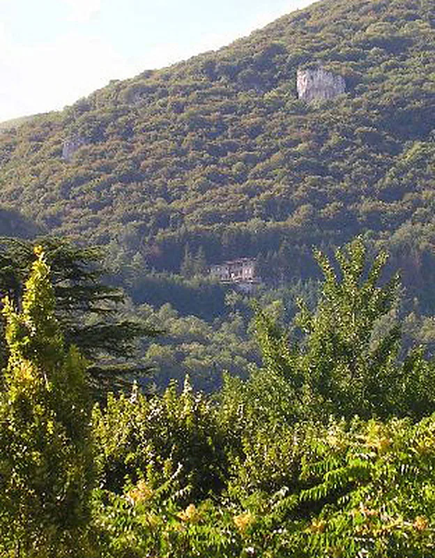 L'Eremo San Salvatore visto dal bosco, sopra Erba